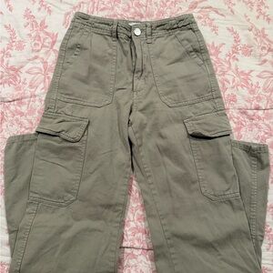 Zara Green Cargo Pants with Relaxed Fit